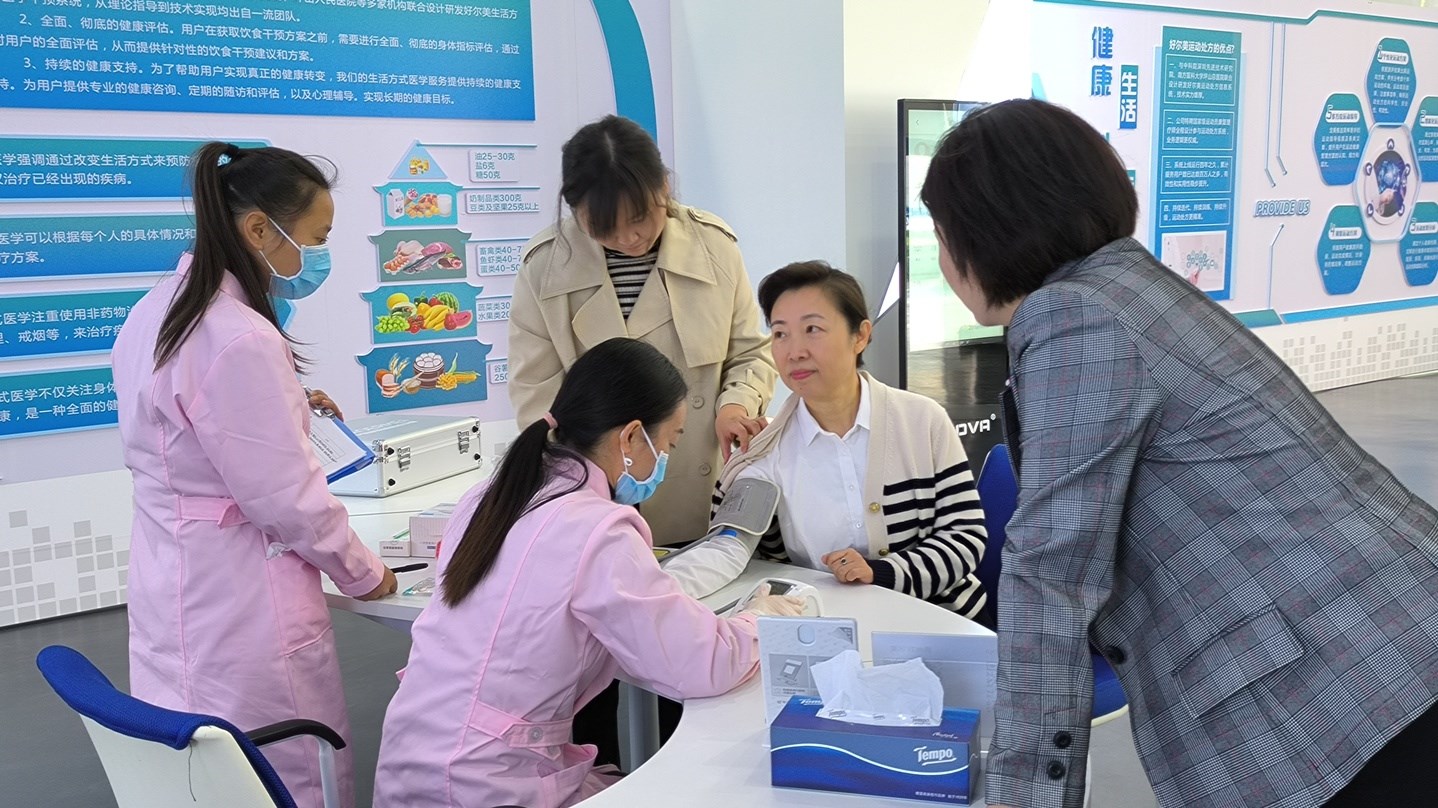 2023年10月20日，市政協(xié)主席劉彤到公司調(diào)研